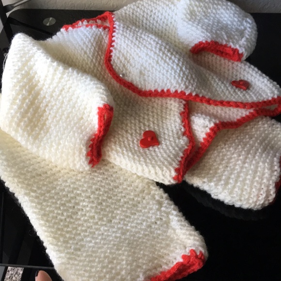 Baby crocheted Valentines outfit 3-6 months - Picture 3 of 7